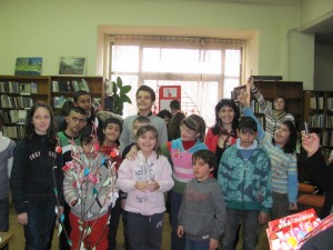 martenici2902121 Малчугани изработиха мартенички в работилницата на Библиотеката