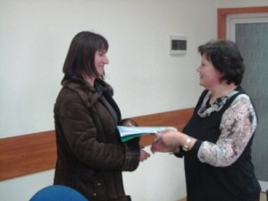 biudjeti15031211 Връчиха бюджетите за 2012 г. на училищата и обслужващите звена