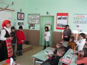 ddimov103126 С много настроение и усмивки посрещнаха Баба Марта в ОУ ”Проф.Димитър Димов”