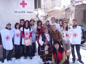 redcross203121 ЧЕРВЕНОКРЪСЦИ ЗАЛЯХА ОБЛАСТТА С МАРТЕНИЦИ И СЪБРАХА СРЕДСТВА ЗА ДЕЦА С ДЕТСКА ЦЕРЕБРАЛНА ПАРАЛИЗА