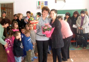 elenka604122 Еленка Щерева представи втората си стихосбирка „РАСТЕМ КРАЙ РЕКАТА”