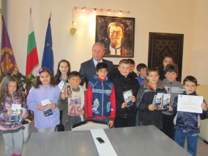 kmetdeca1004121 Какво е да си кмет, разказа Минчо Казанджиев на участници в проекта „Успех” от ОУ „Хр. Никифоров”