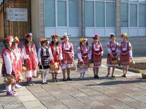 lazarki1104121 Общинските съветници на ГЕРБ в Летница посрещнаха лазарки