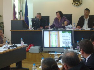 obs2404121 Общински съвет удостои патриарх Максим със званието „Почетен гражданин“, въпреки дебелата сянка на миналото
