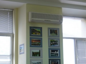 izlojba2505123 Председателят на Общинския съвет в Ловеч Корнелия Маринова подреди фотографска изложба с благотворителна цел по повод 24 май