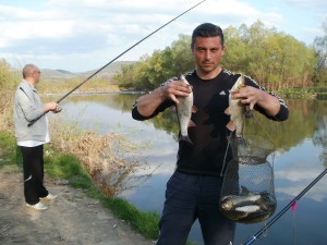 riboloiv2005121 РИБАРСКИ ЛАКЪРДИИ НА БРЕГА НА ОСЪМА
