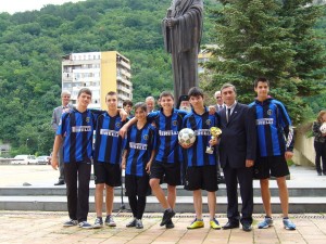 shtafeta2405125 ПМГ и СОУ “Тодор Кирков” с купата на община Ловеч в лекоатлетическата щафета за 24 май