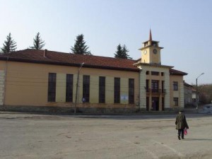 chitalishte1606121 Радювенци гостуват в Ловеч със спектакъла „Живот на моя герой“