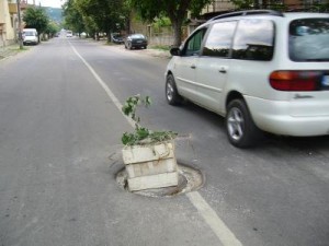 dupka1306122 Дни на безхаберие! Хората питат: Колко време трябва да чакат, за да си свърши работата градската администрация?