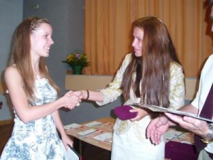 ezikova2206124 Областният управител връчи дипломите на отличниците в Езикова, награди с грамоти и деца, прославили името на Ловеч