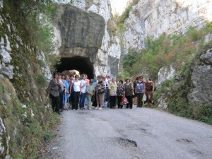 caribrod2909123 С екскурзия до Цариброд жители на Гостиня и Пресяка отбелязаха вчера Световния ден на туризма