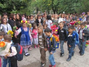 kmetuchgodina1709122 Кметът Казанджиев откри новата учебна година в СОУ „Св. Кл. Охридски” и в Техническия колеж
