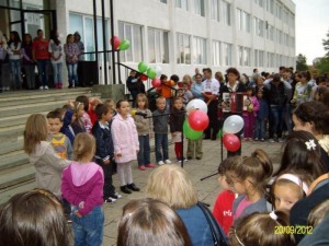 prazznikmaldost2109122 Добро бъдеще си обещаха в ж.к. „Младост” навръх дъждовния празник на квартала снощи