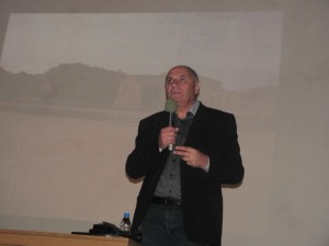 idakievlovech2810122 idakievlovech2810122 За пътешественикът обиколил света – най-красива си остава България