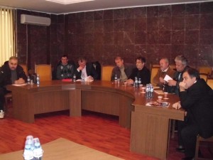 konsultacii2111121 Областният управител проведе консултации с политическите сили за РИК за националния референдум
