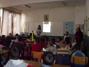 redcross1811121 ДОБРОВОЛЦИ БМЧК ОБУЧИХА ДЕЦА НА ТЕМА „ПЪТНА БЕЗОПАСНОСТ” И „ПЪРВА ДОЛЕКАРСКА ПОМОЩ” ВЪВ ВРЪЗКА С 18 НОЕМВРИ -СВЕТОВЕН ДЕН ЗА ВЪЗПОМЕНАНИЕ НА ЖЕРТВИТЕ ОТ ПЪТНОТРАНСПОРТНИ ПРОИЗШЕСТВИЯ